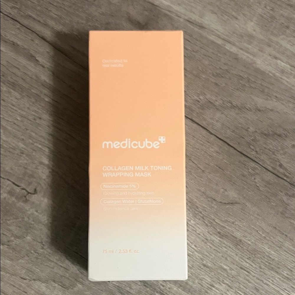 Medicube Collagen Milk Toning Wrapping Mask - Peach Gradient